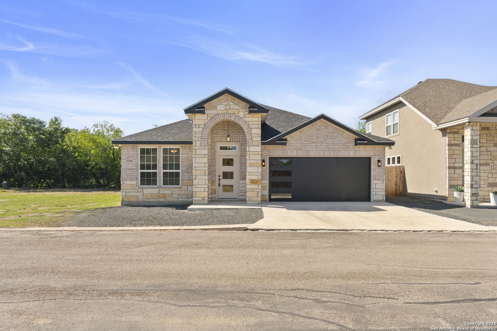 109 Sutton PL, Uvalde, TX 78801 — photo 1
