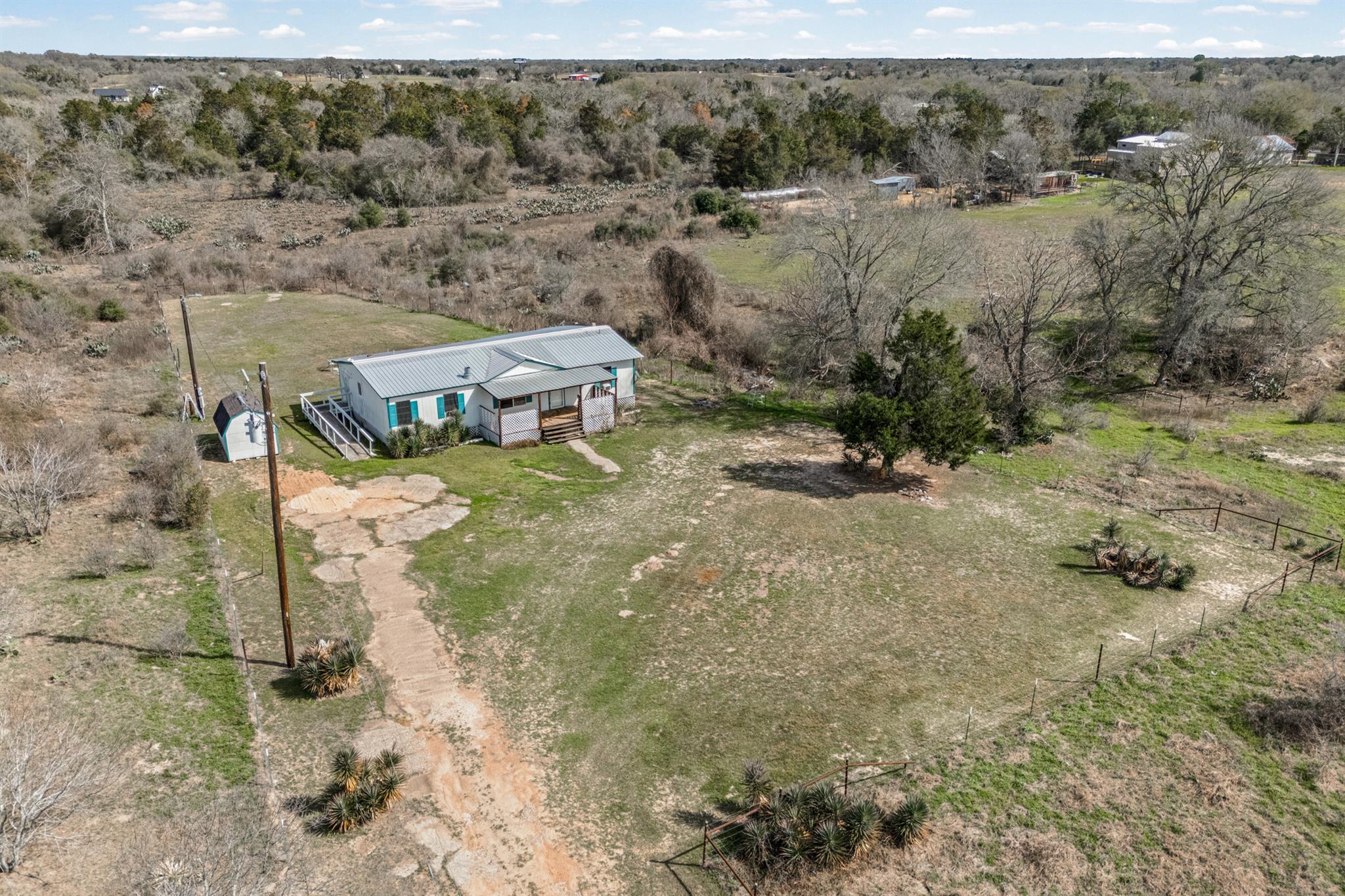 250  McDuffy Ln, West Point, TX 78963 — photo 1