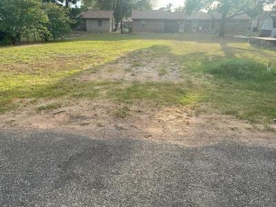 321  Webb St, Smithville, TX 78957 — photo 1