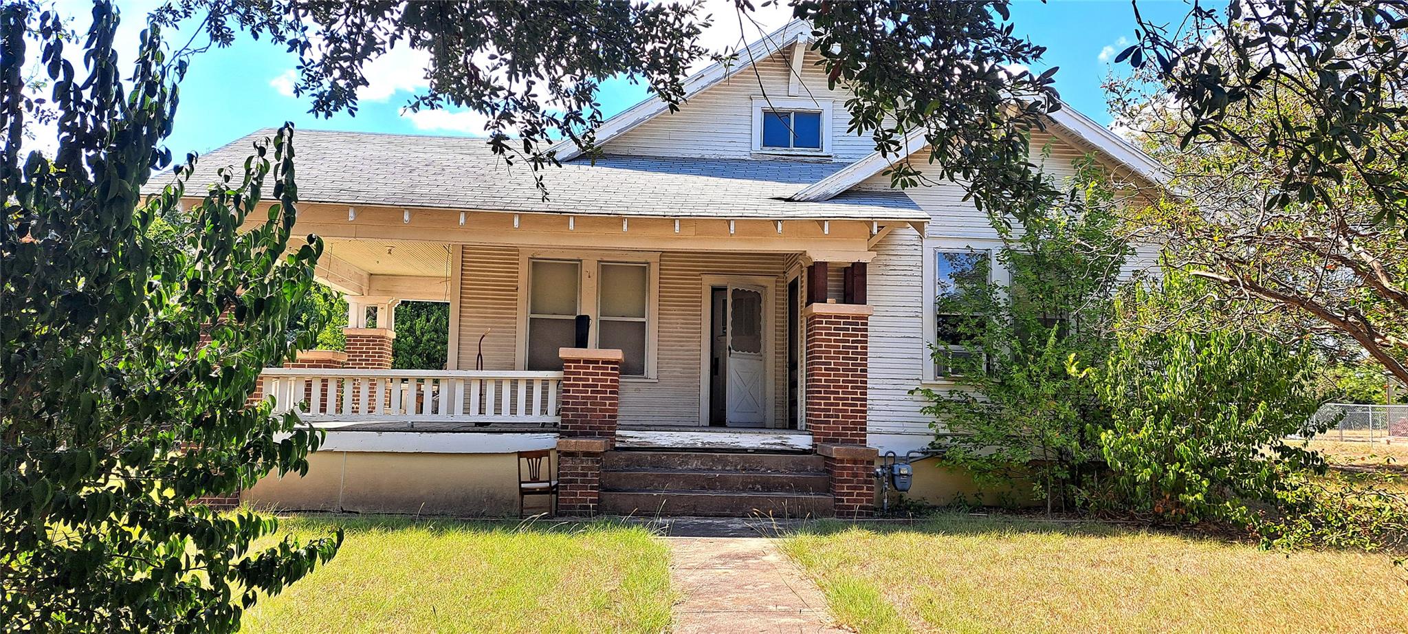 507  Sloan St, Taylor, TX 76574 — photo 1
