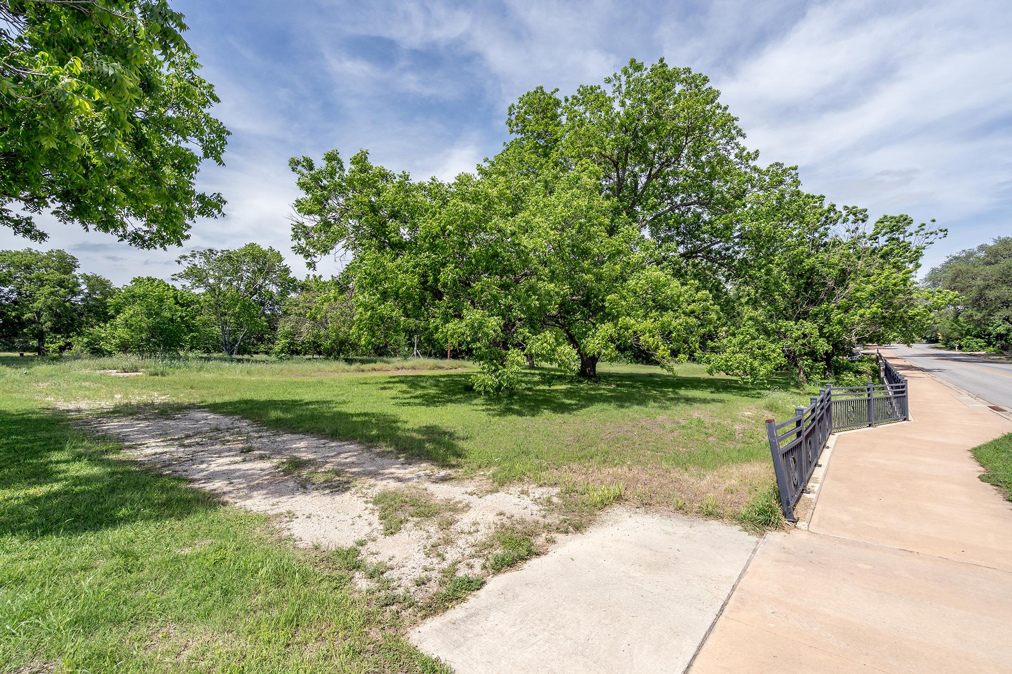 700 Main St, Liberty Hill, TX 78642 — photo 1