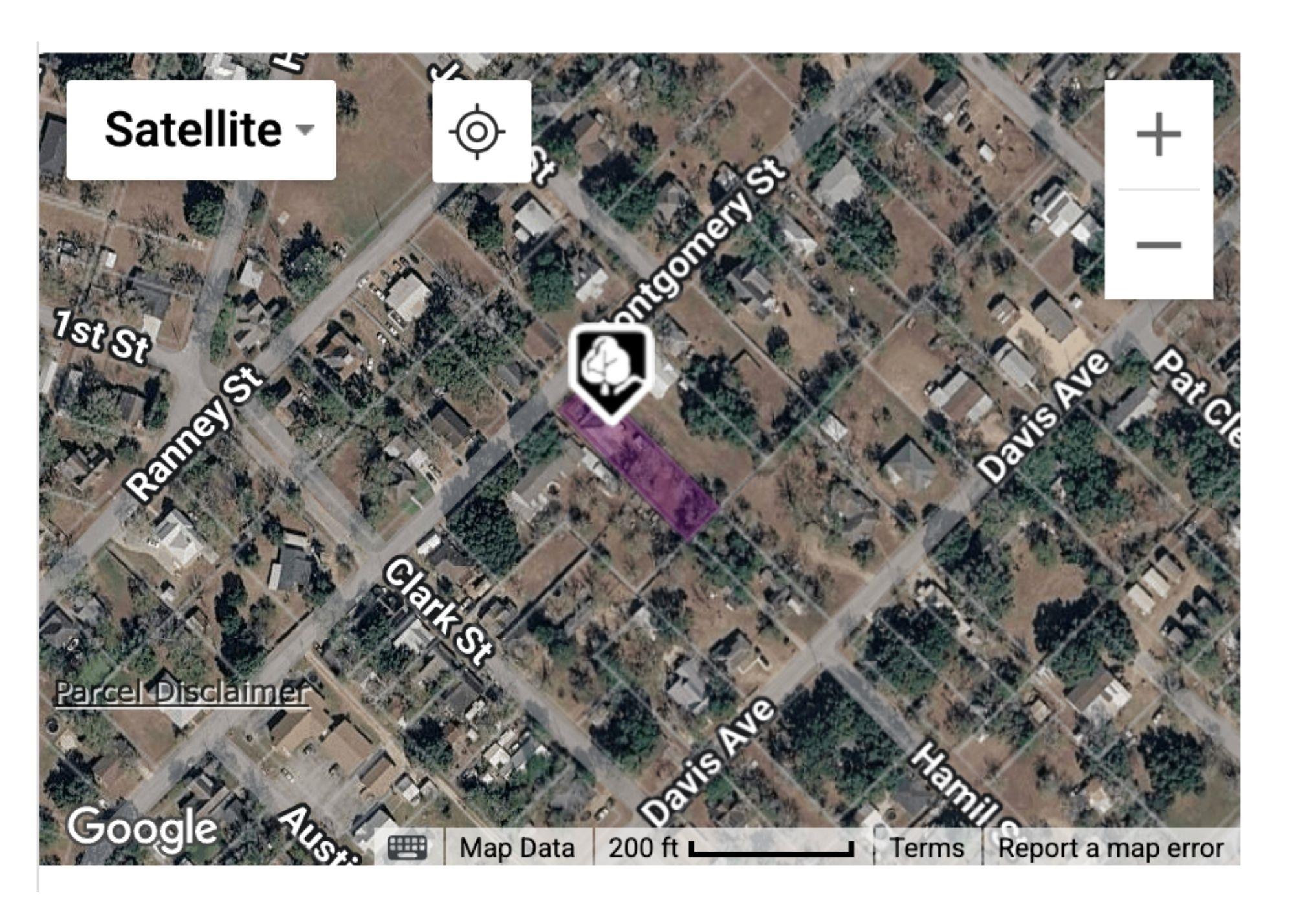 311  Montgomery St, Yoakum, TX 77995 — photo 1