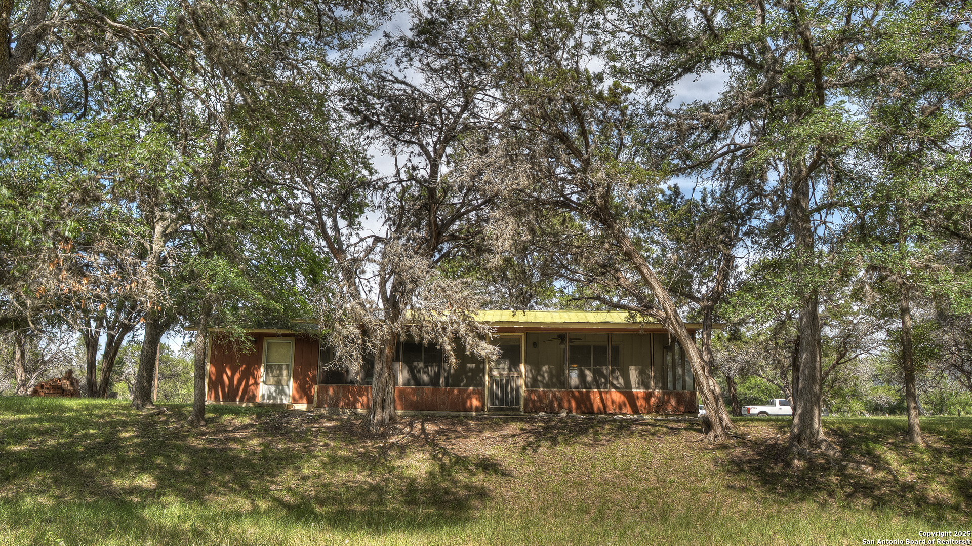 154 Weston, Leakey, TX 78873 — photo 1