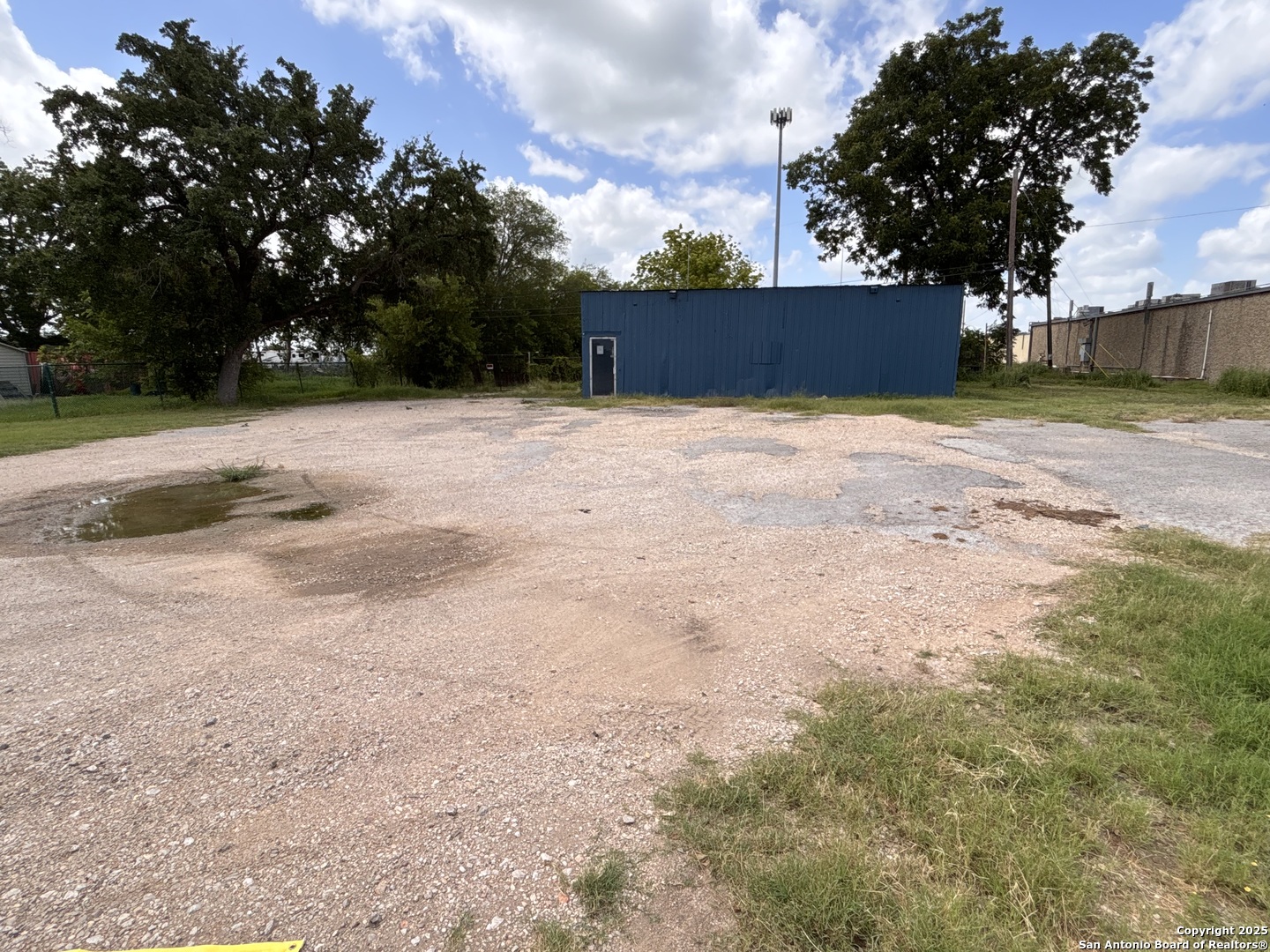 2501 19th, Hondo, TX 78861 — photo 1