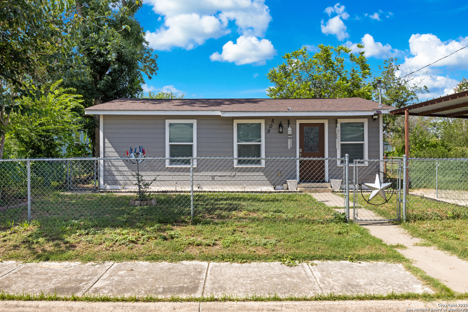 505 Avenue E, Poteet, TX 78065 — photo 1