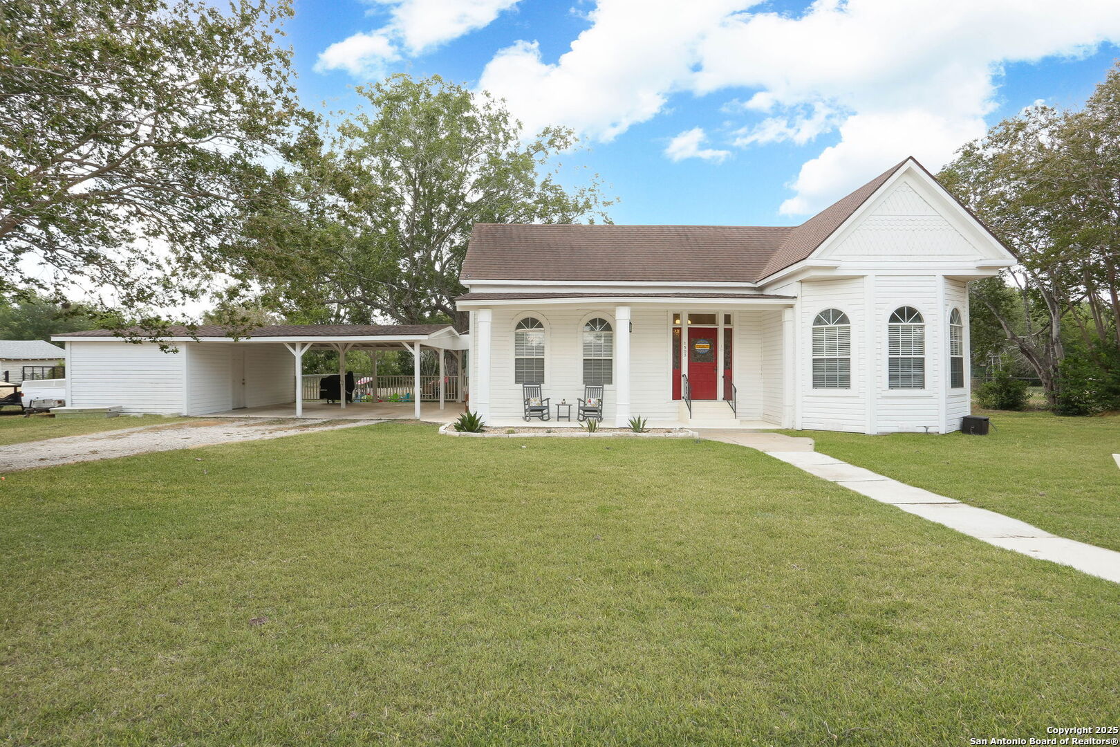 1503 S 2nd Street, Floresville, TX 78114 — photo 1