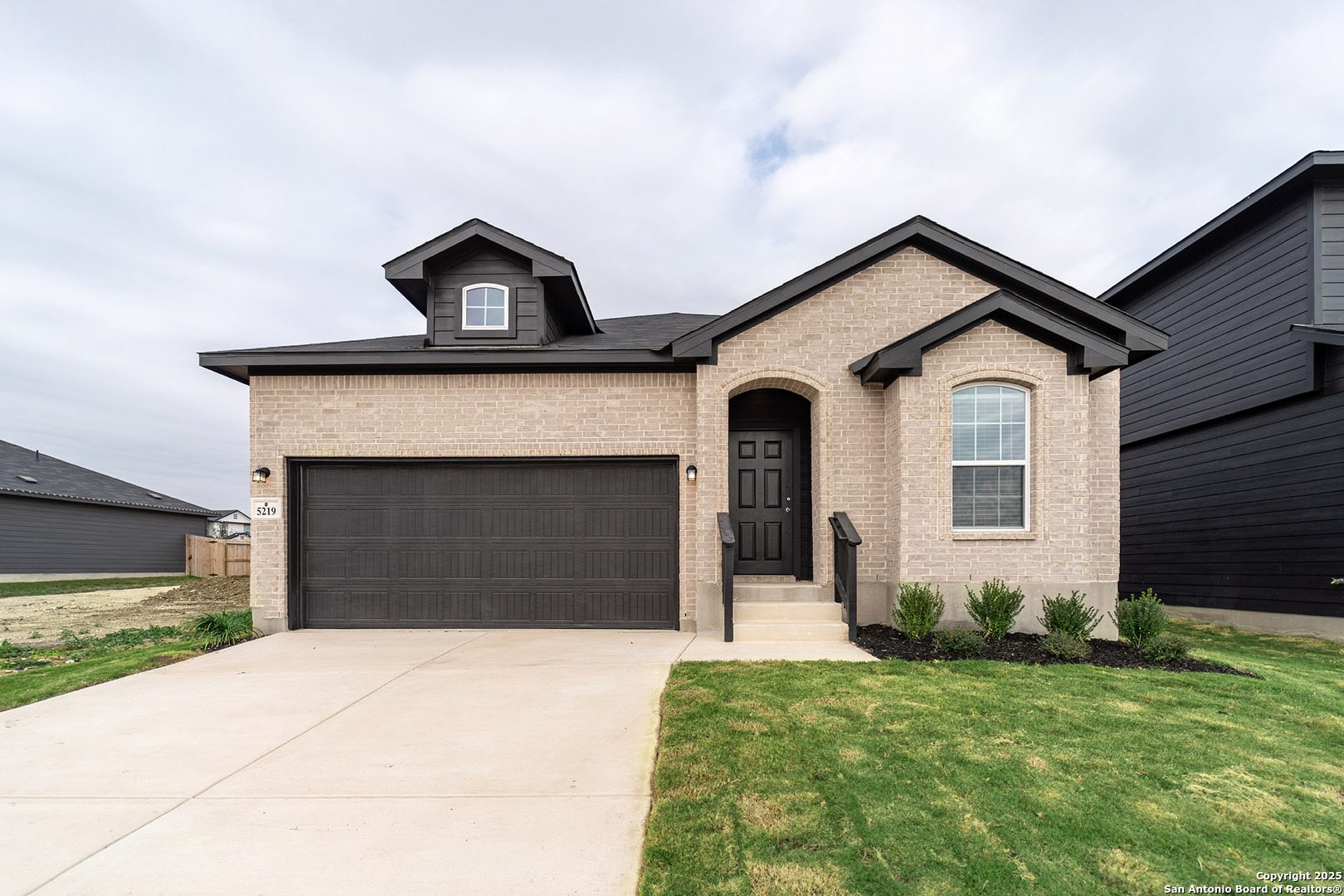 5219 Marliese Peak, Von Ormy, TX 78073 — photo 1