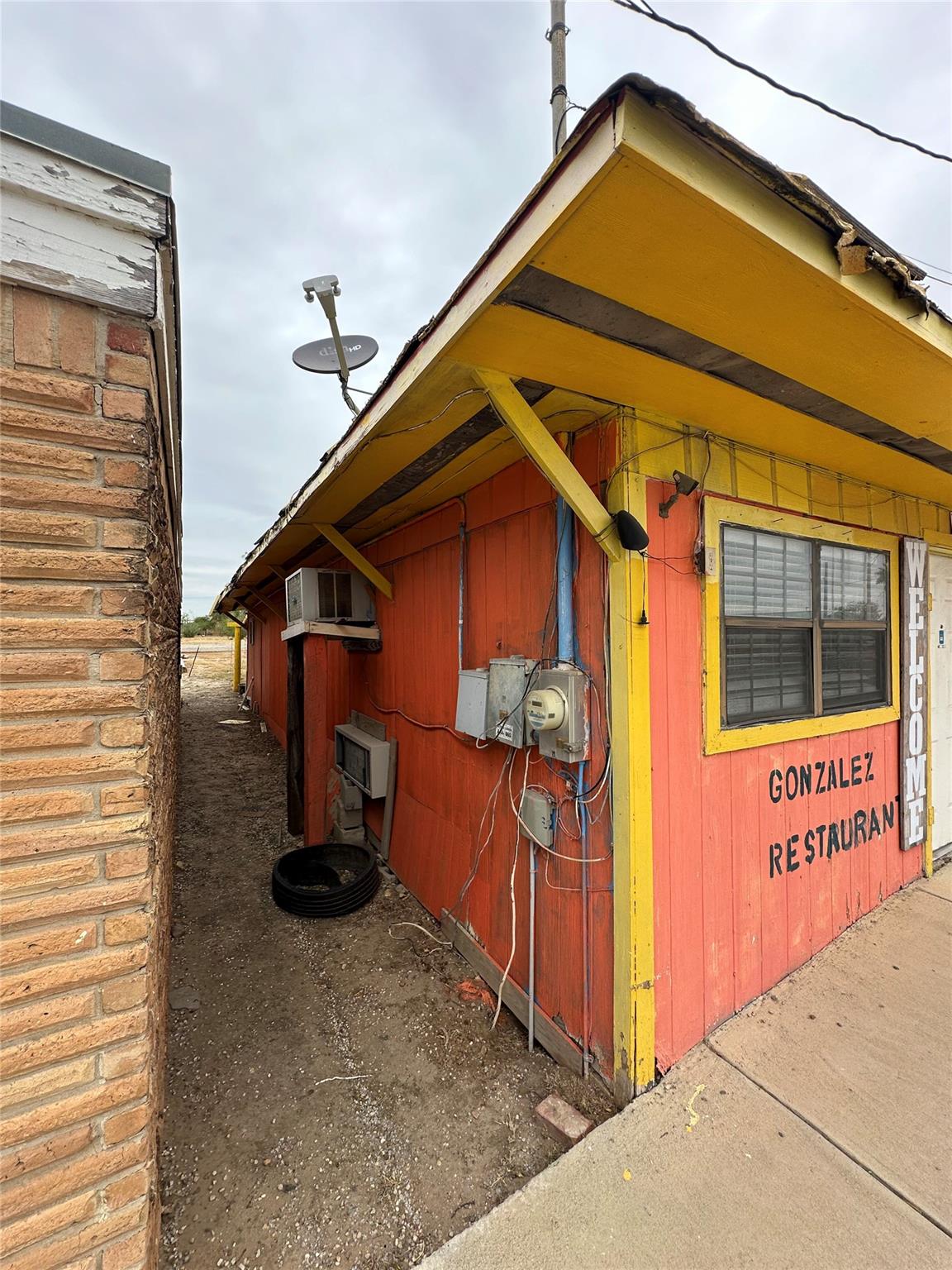 1407  Grand Ave, Big Wells, TX 78830 — photo 1