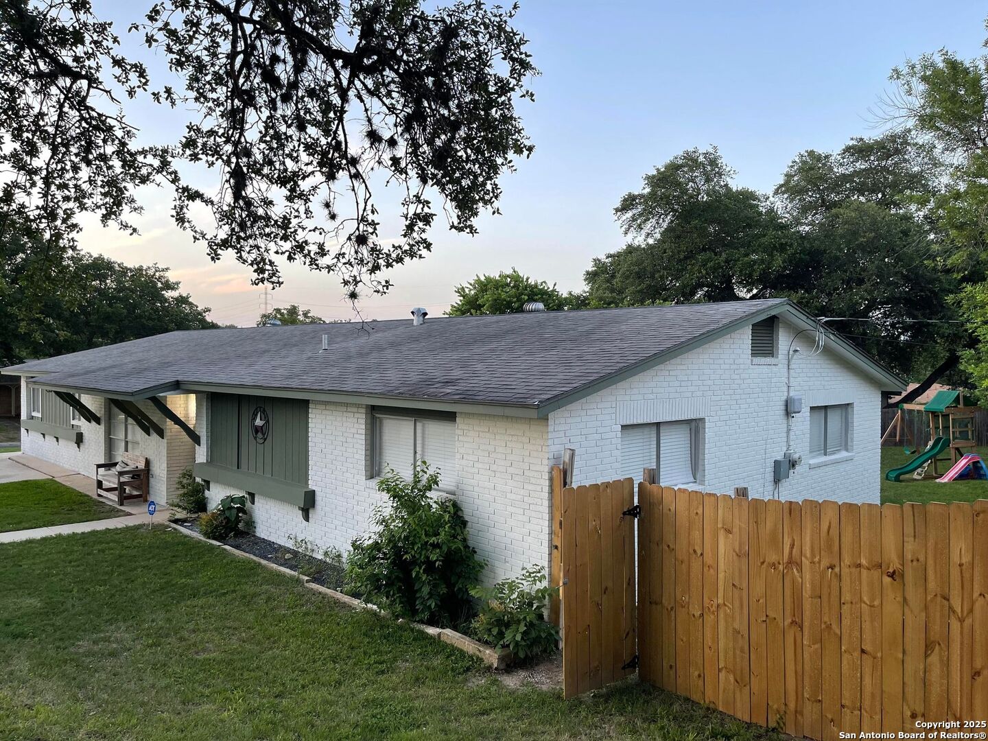 101 FURLONG DR, Universal City, TX 78148 — photo 1