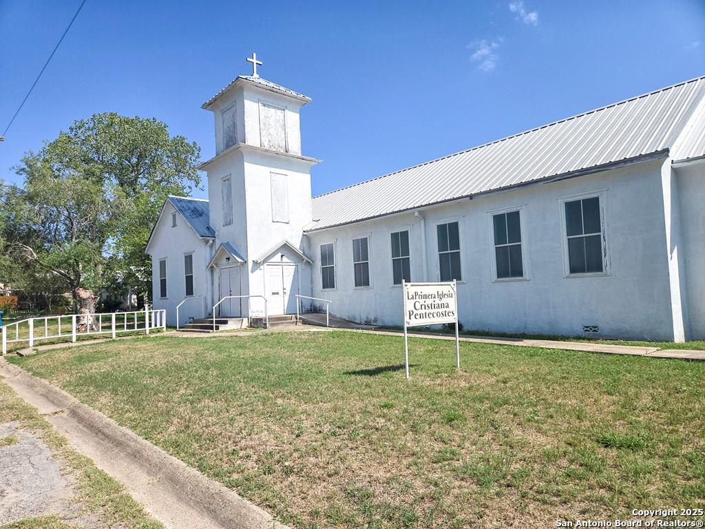 201, 205 E Clare, Beeville, 78102 — photo 1