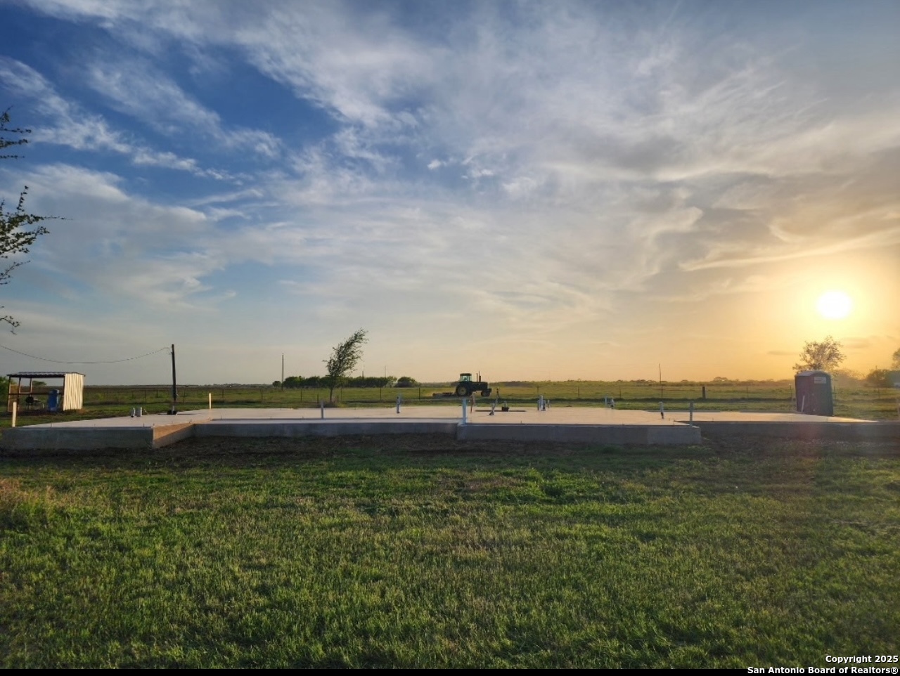 420 Cr 137, Floresville, TX 78114 — photo 1
