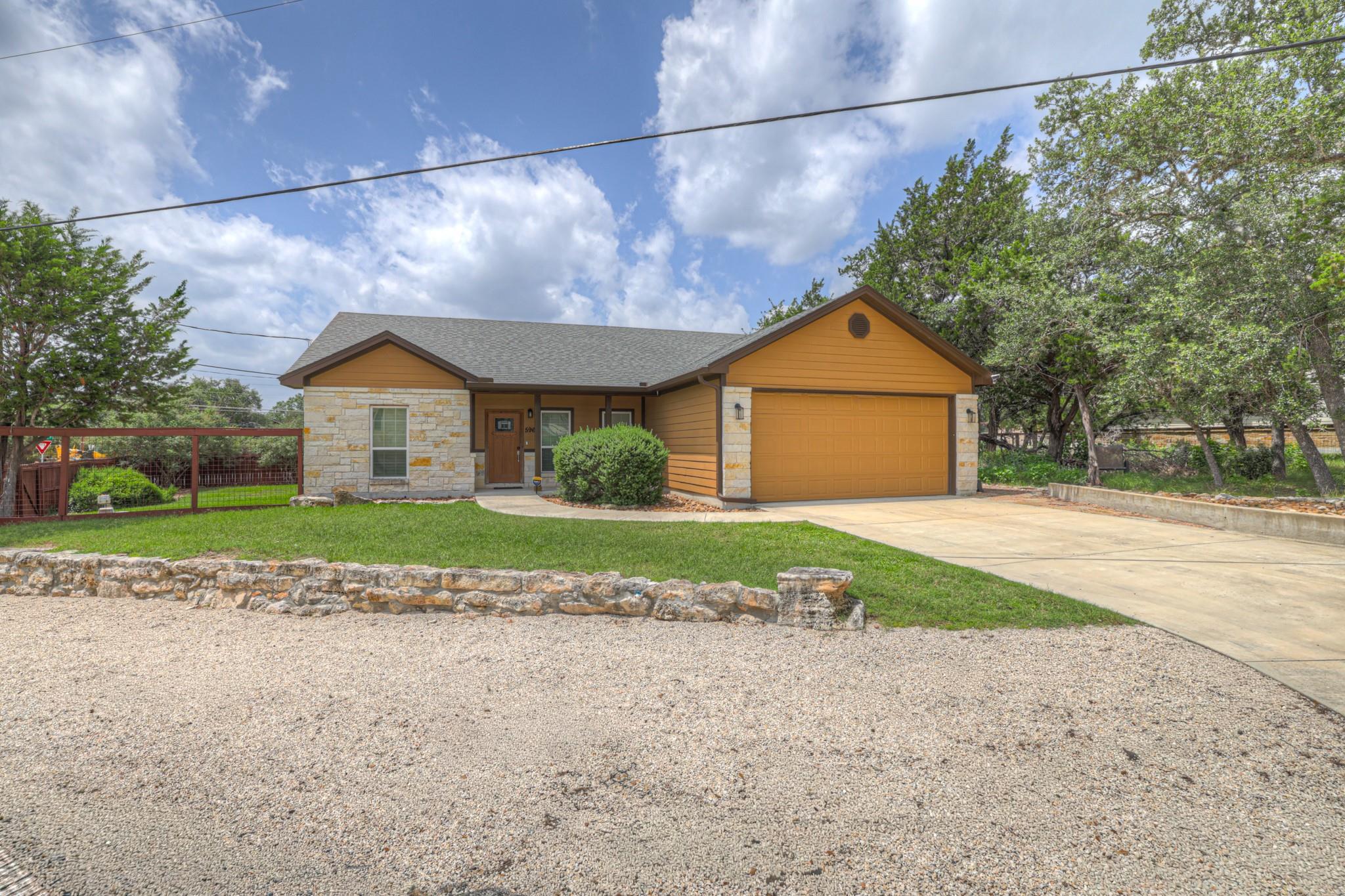 596 Riviera Dr, Canyon Lake, TX 78133 — photo 1