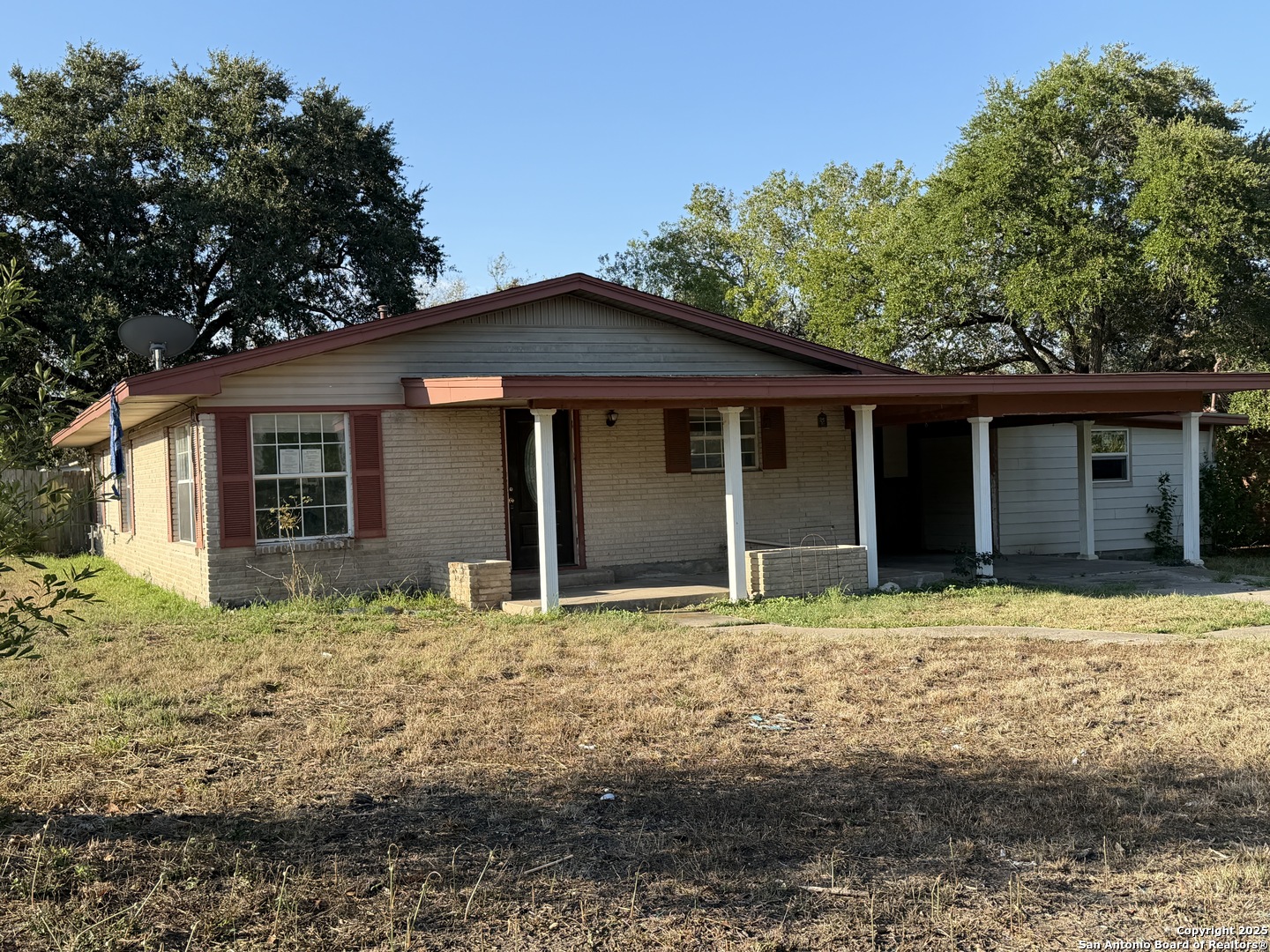 218 Graham, Kenedy, TX 78119 — photo 1