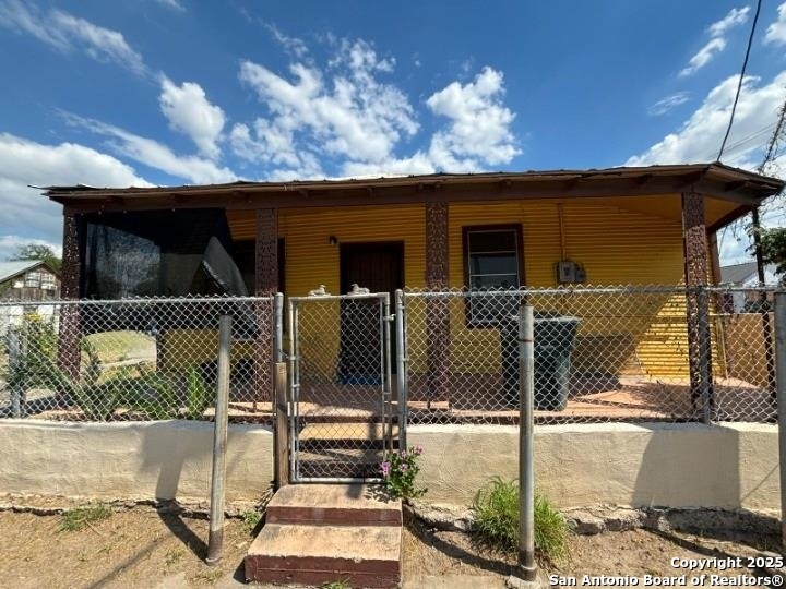 201 Vidaurri Ave, Laredo, TX 78040 — photo 1