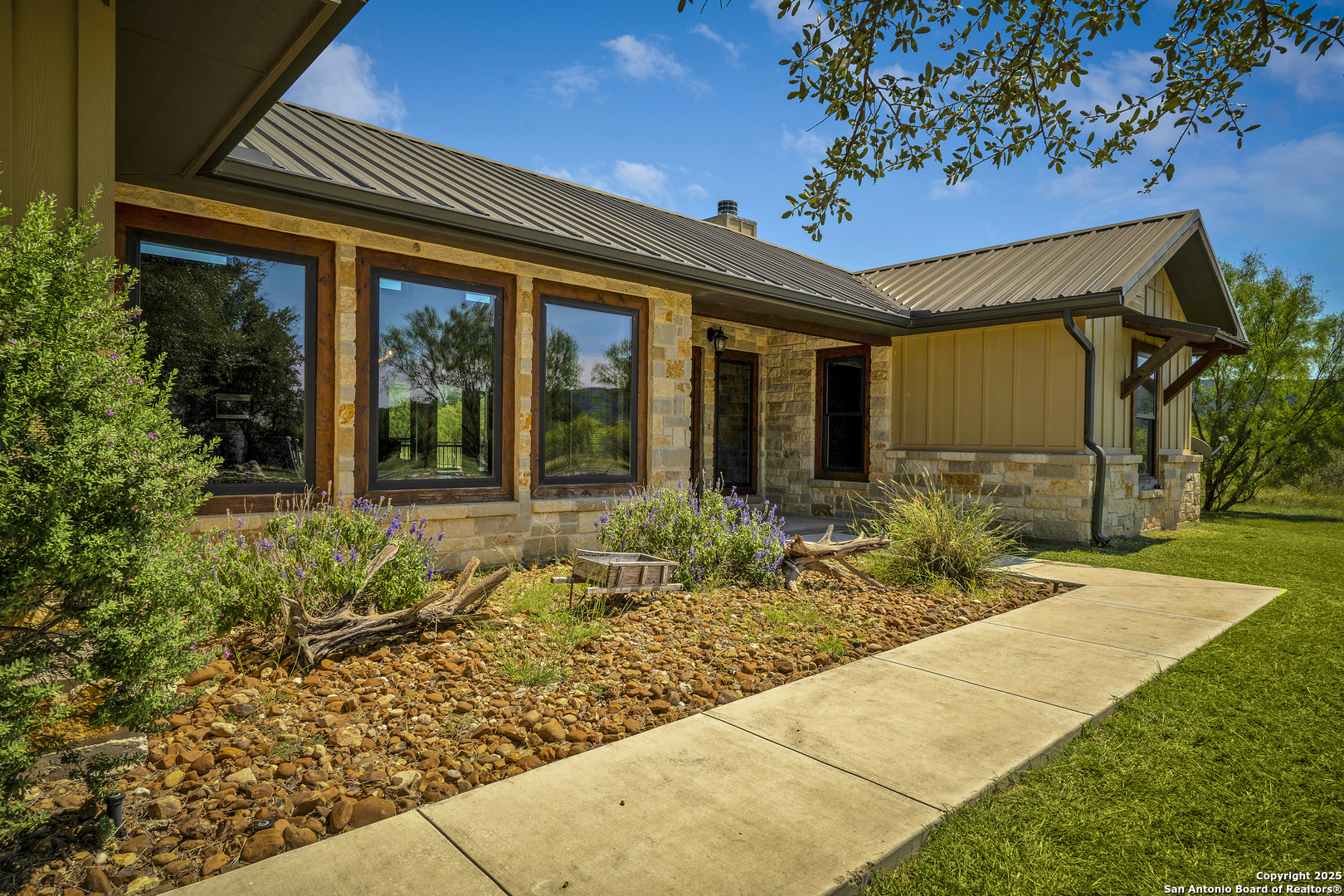 1185 Mountain Valley, ConCan, TX 78838 — photo 1