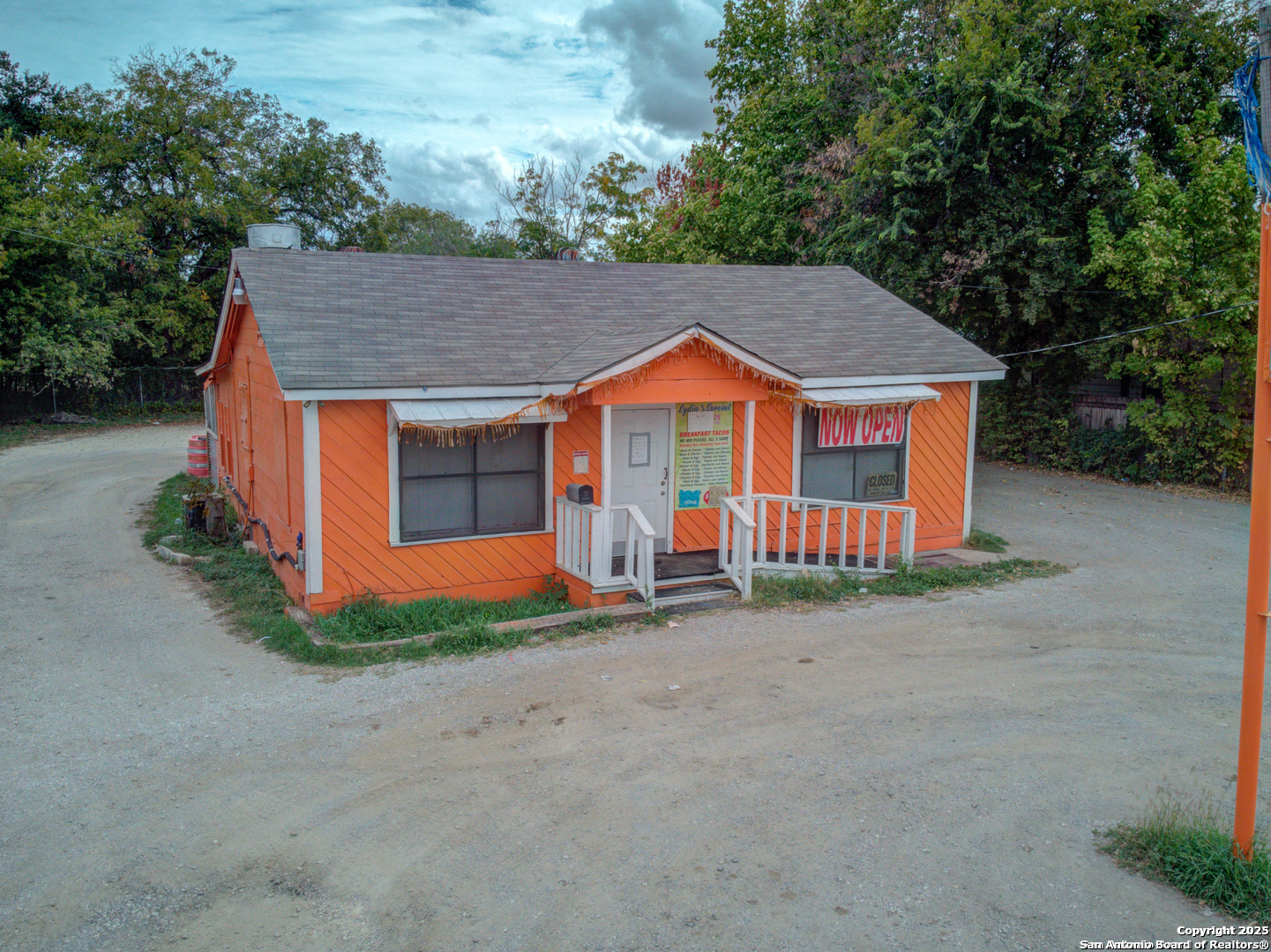 536 S WW White Rd, San Antonio, TX 78220 — photo 1