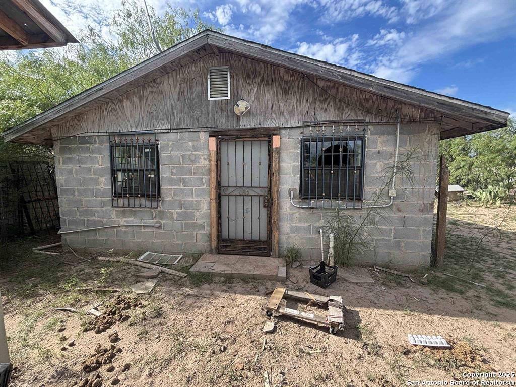 402 Hernandez, Laredo, TX 78046 — photo 1