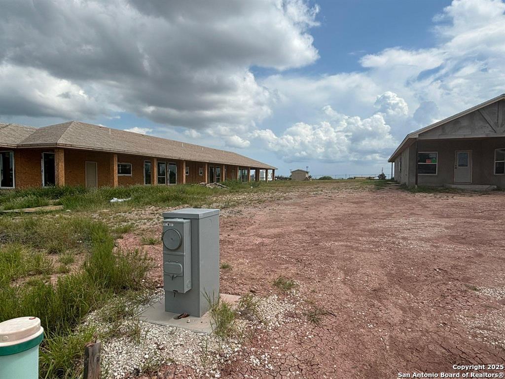 8215 Mejia Rd, Laredo, TX 78043 — photo 1