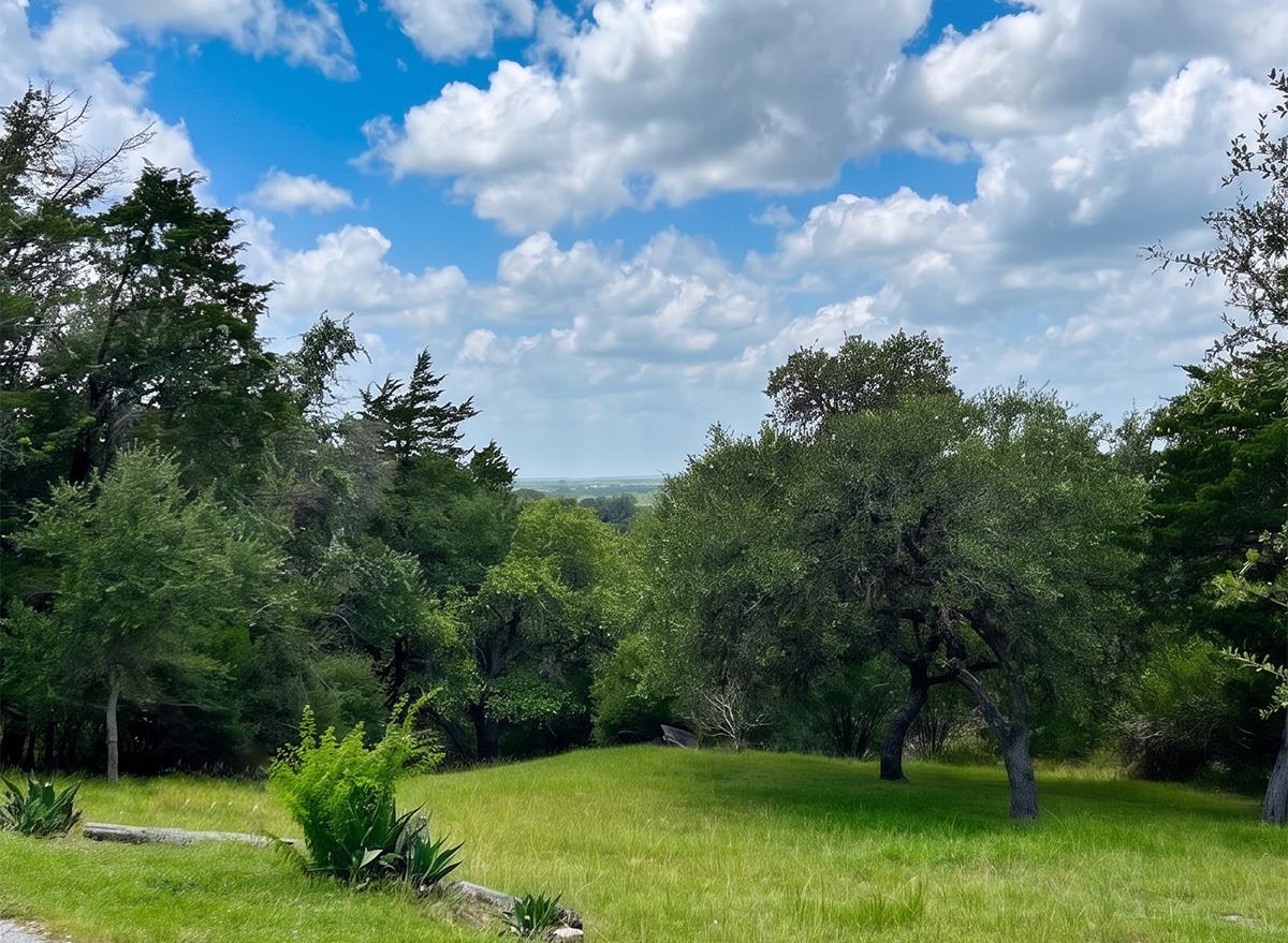 404  Valley View Dr, La Grange, TX 78945 — photo 1
