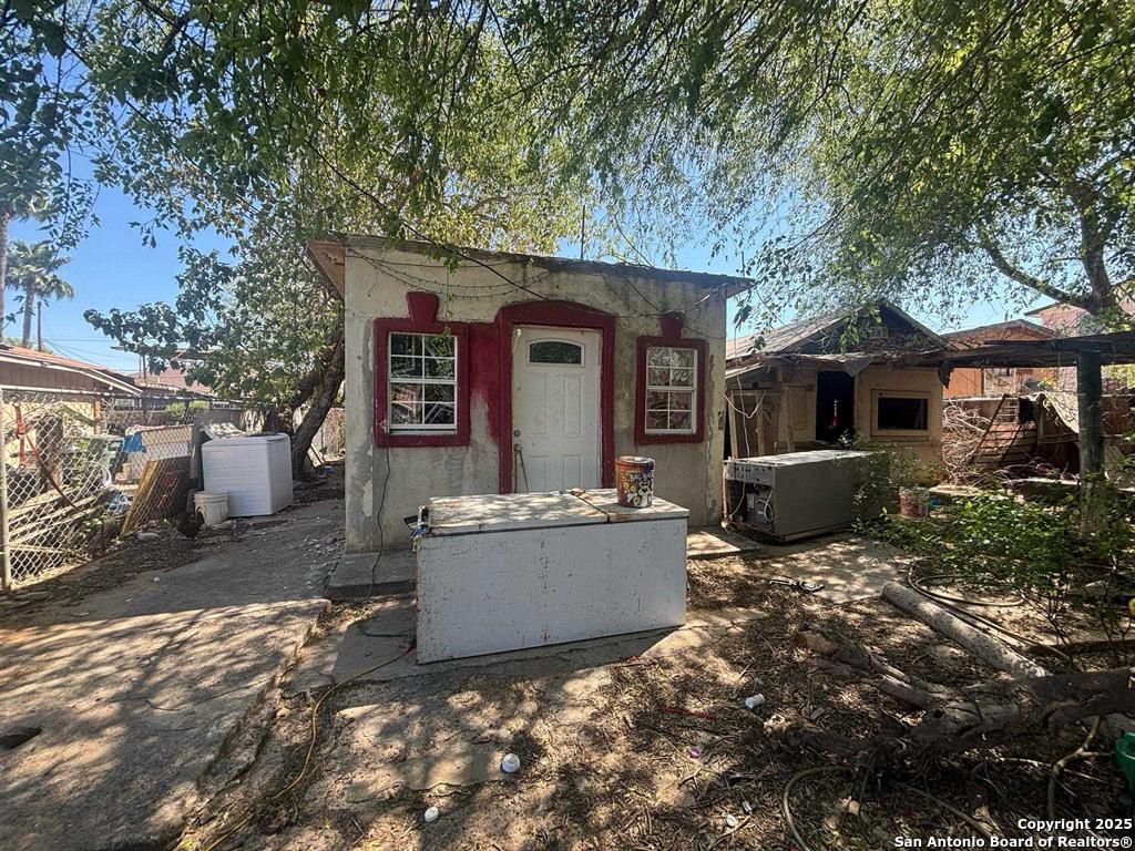 2206 smith, Laredo, TX 78046 — photo 1