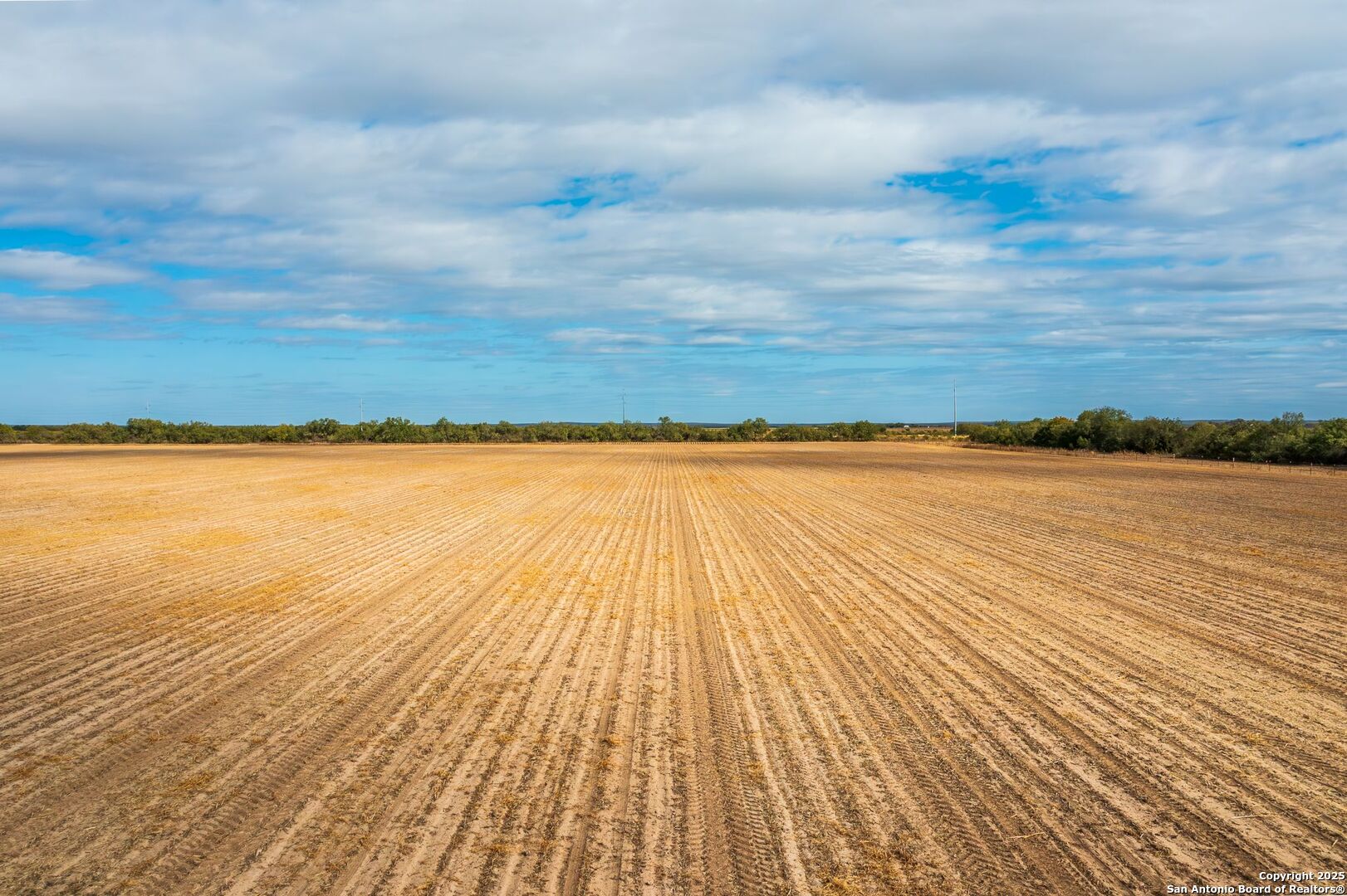 CR 4013 Cr 4017 W, La Pryor, TX 78829 — photo 1