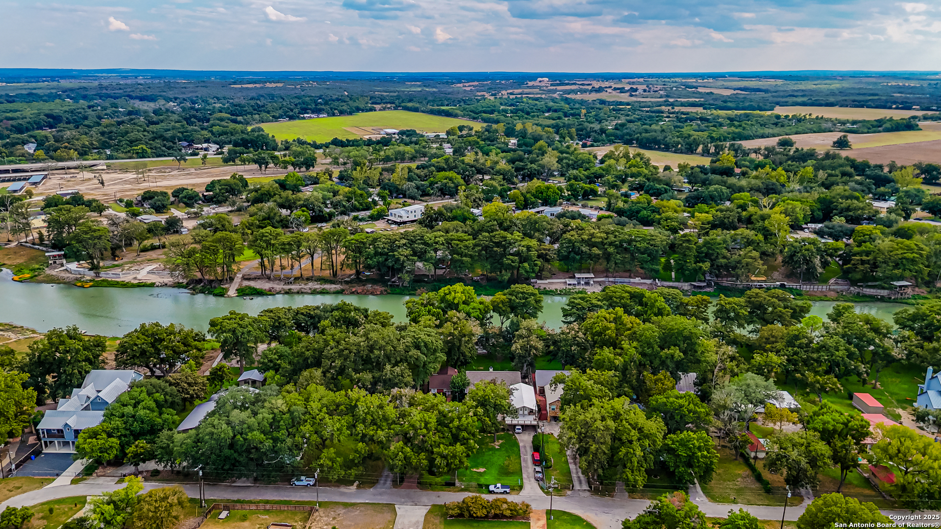 111 tabler, Seguin, TX 78155 — photo 1