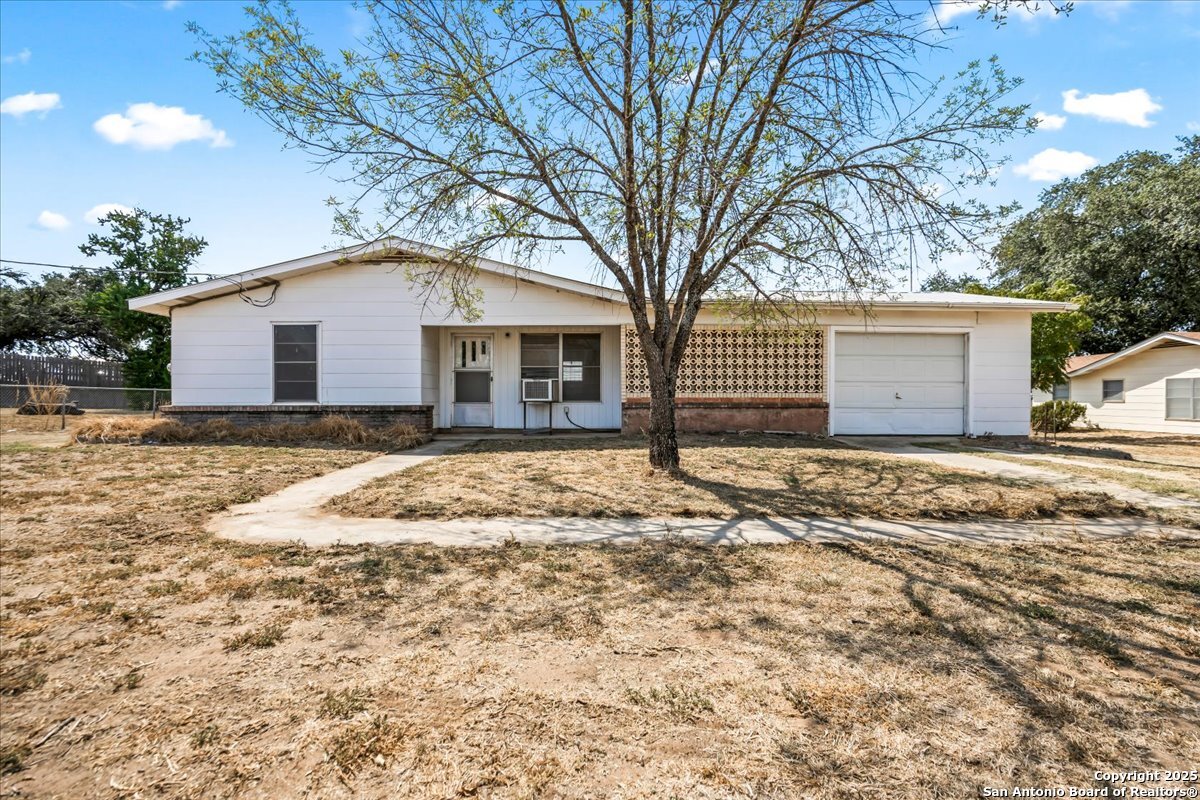 19239 McDonald, Lytle, TX 78052 — photo 1