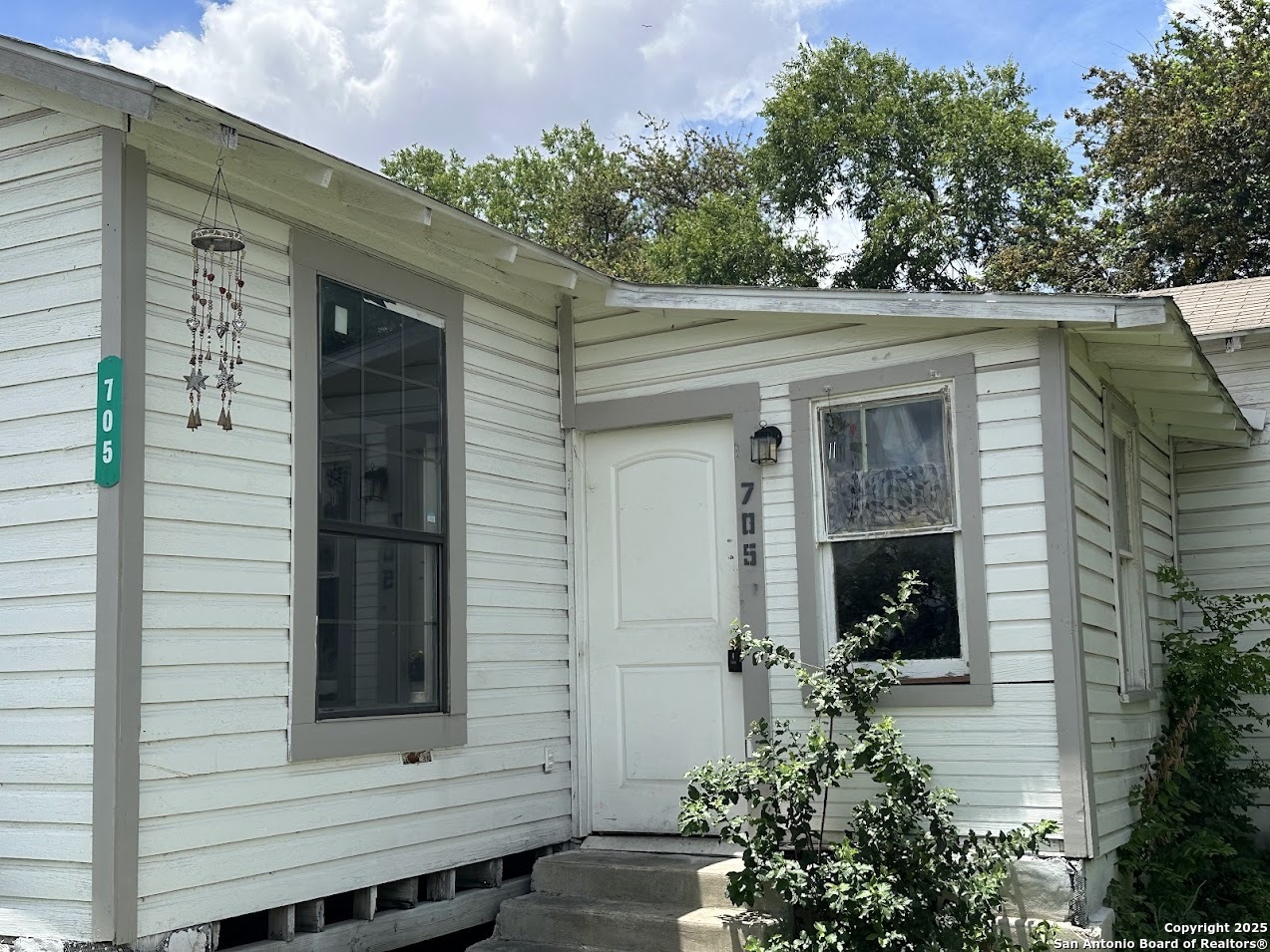 705 Paso Hondo, San Antonio, TX 78202 — photo 1