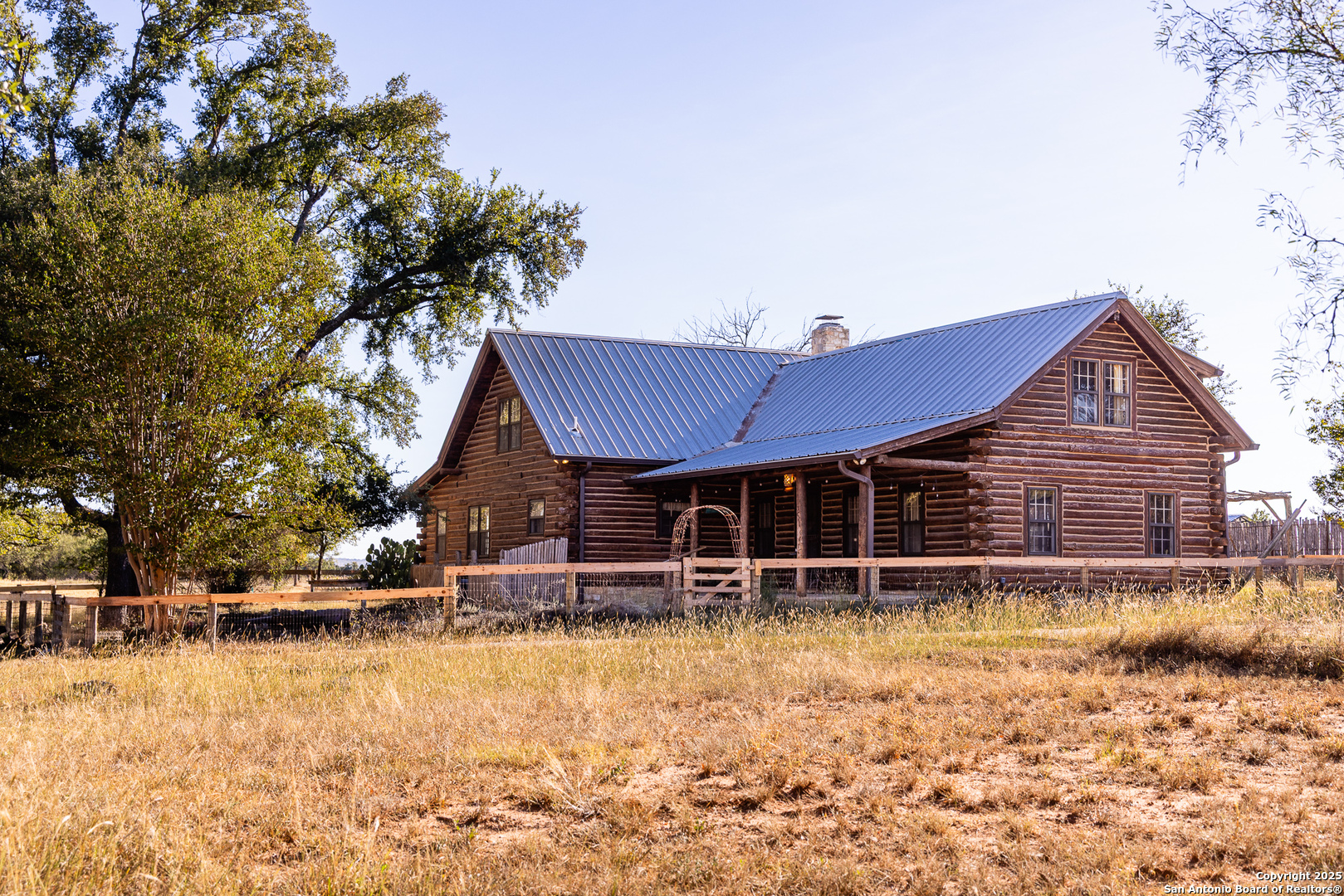 387 Schmidtzinsky, Fredericksburg, TX 78624 — photo 1