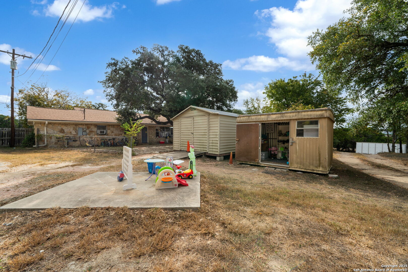 930 N School St, Boerne, TX 78006 — photo 1