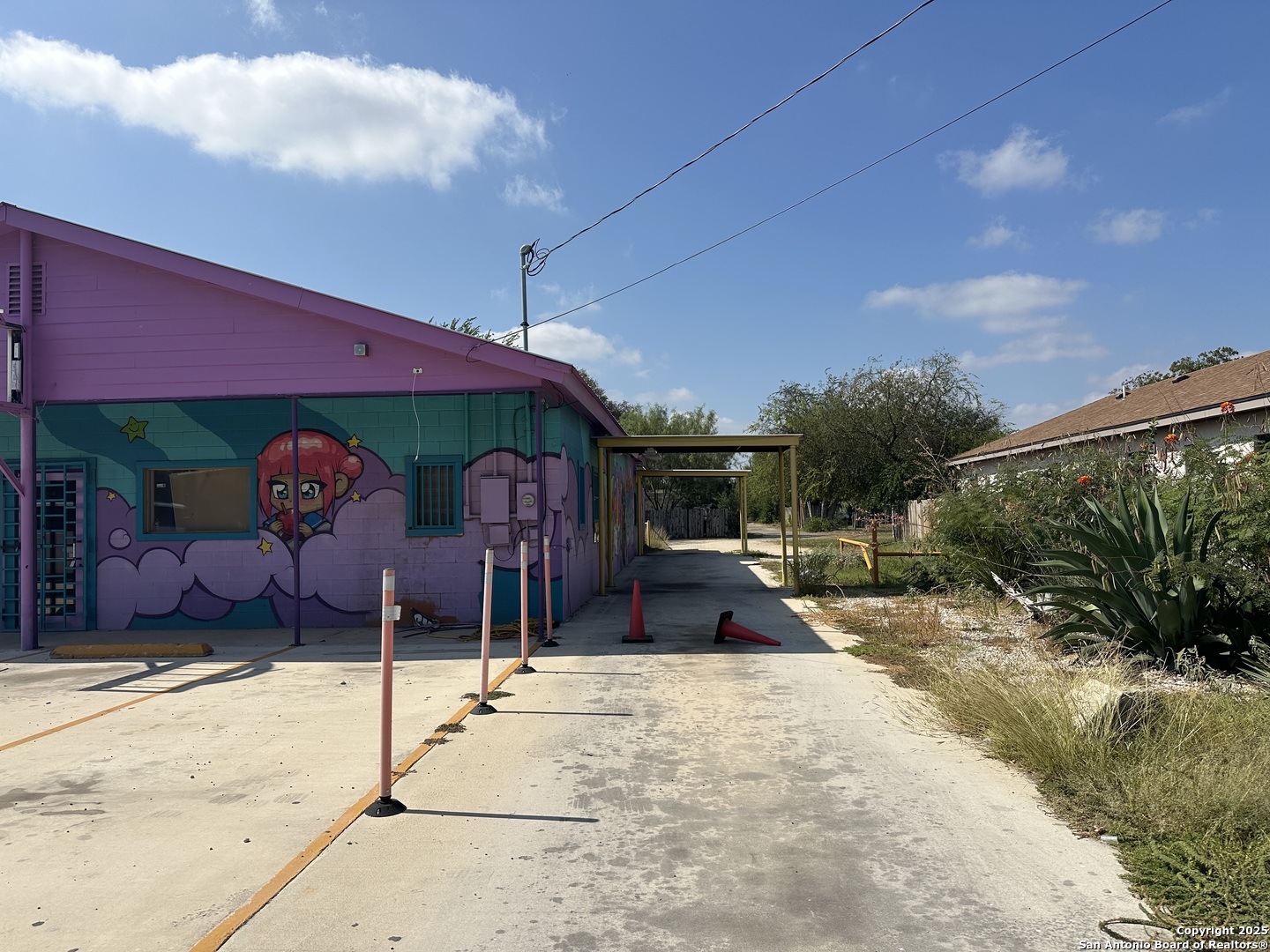 613 Evans, Uvalde, TX 78801 — photo 1
