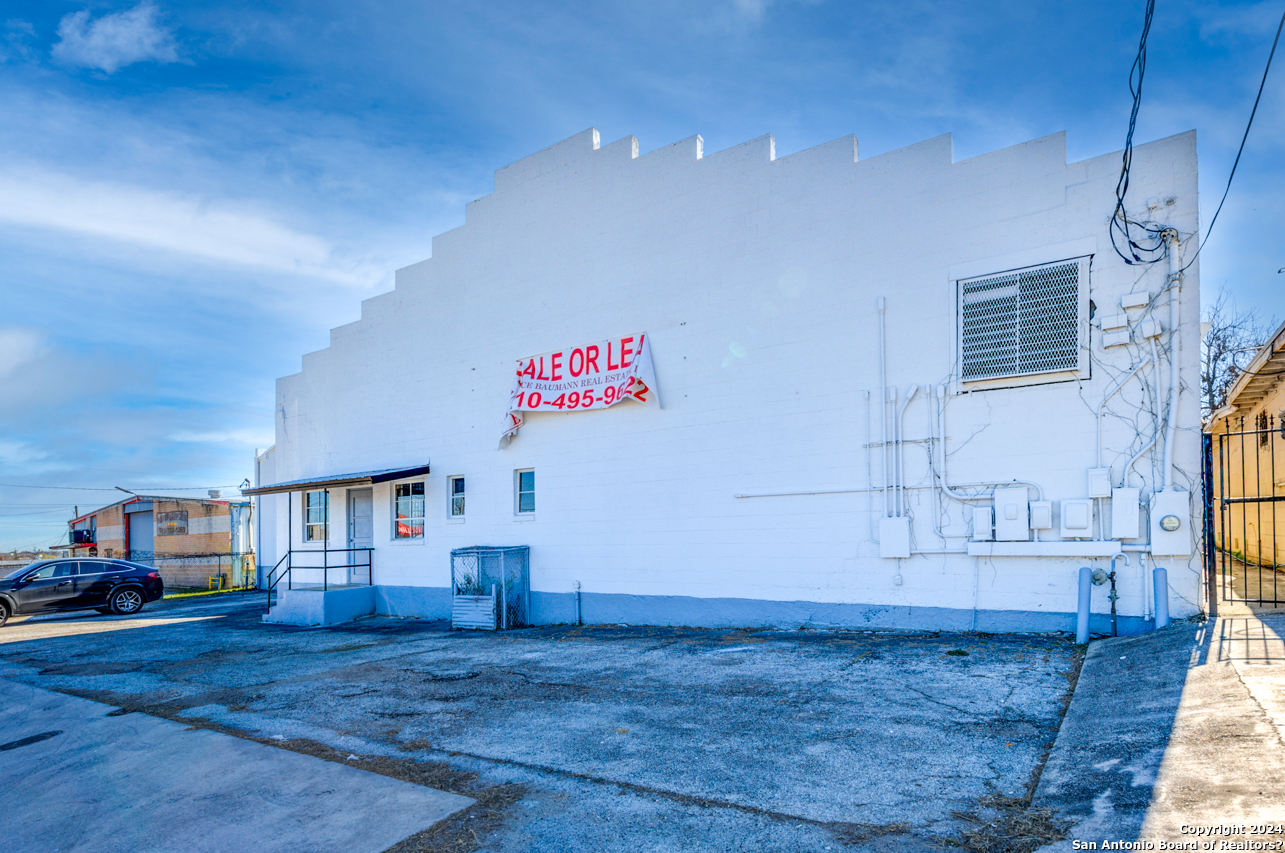 2930 E Houston, San Antonio, TX 78202 — photo 1