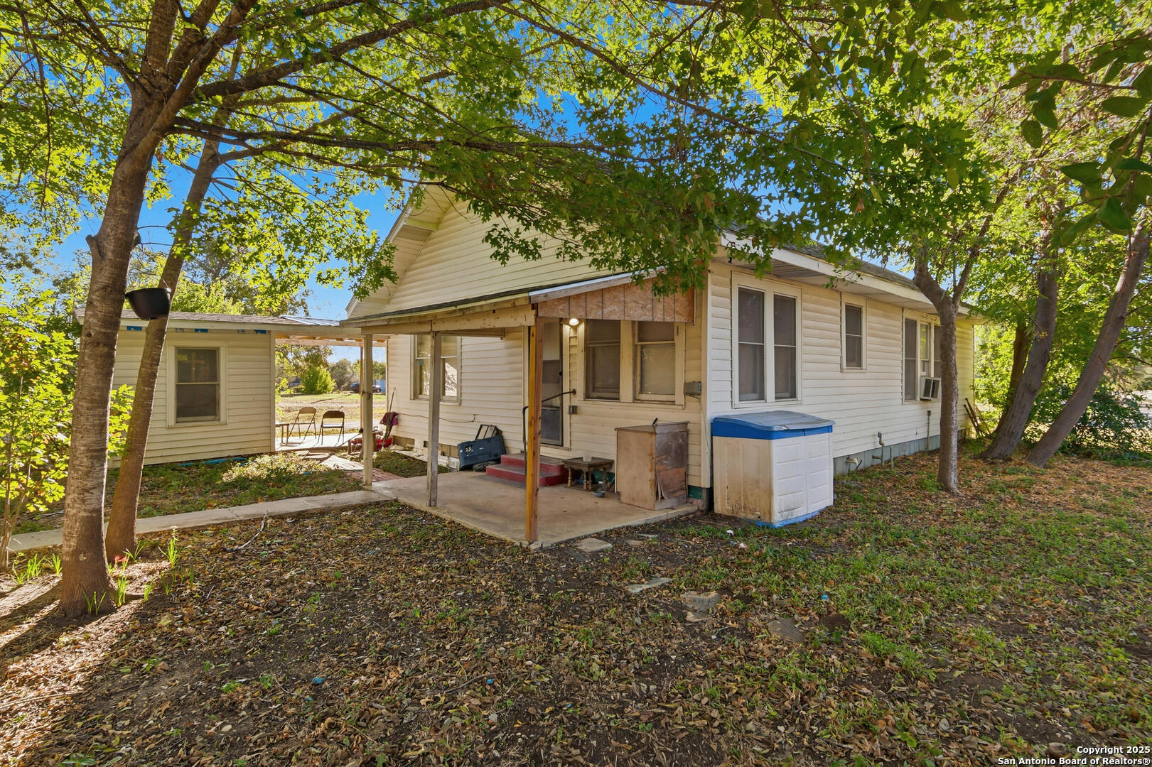 603 E Court, Seguin, TX 78155 — photo 1