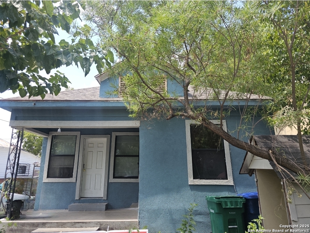 111 San Martin, San Antonio, TX 78207 — photo 1