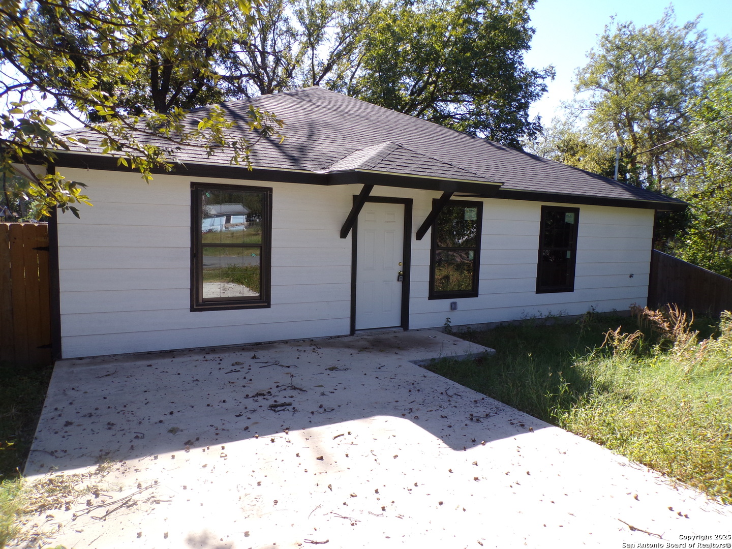 705 W Cargile, Uvalde, TX 78801 — photo 1