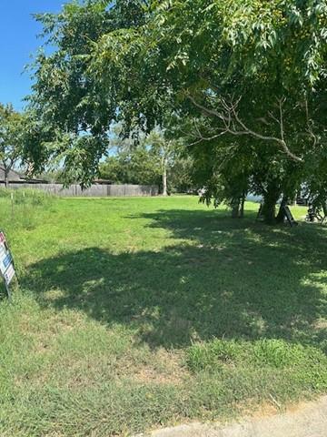 1505  School St, Gonzales, TX 78629 — photo 1