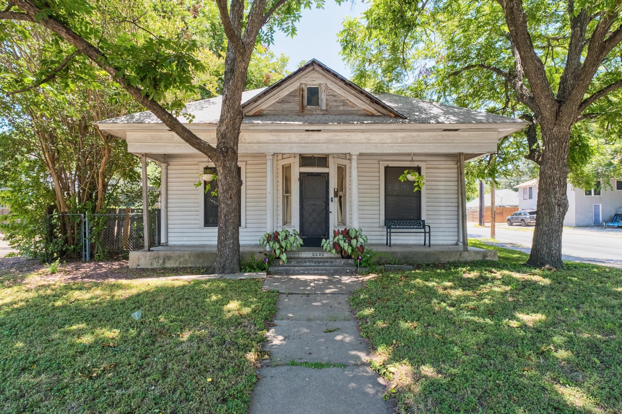 2201 E Cesar Chavez St, Austin, TX 78702 — photo 1