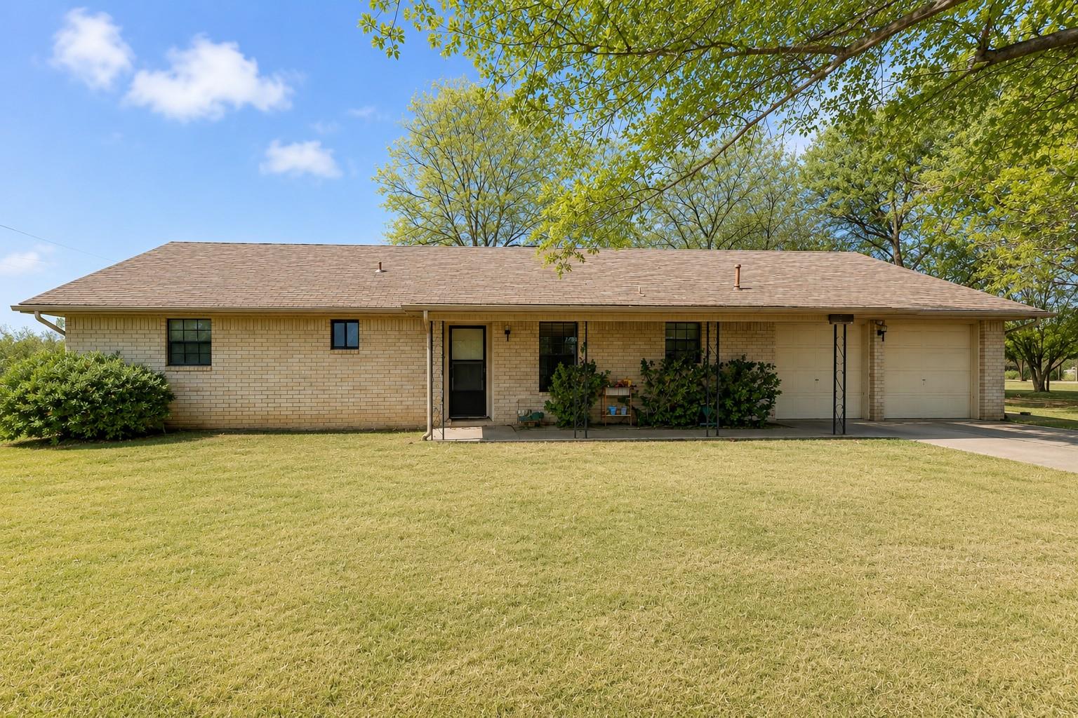 182  Norma Jean Blvd, Smithville, TX 78957 — photo 1
