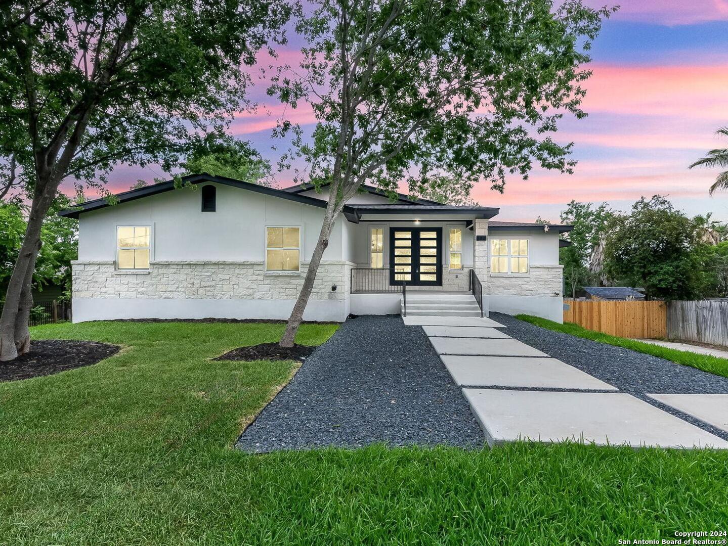 630 E SUNSHINE DR, San Antonio, TX 78228 — photo 1