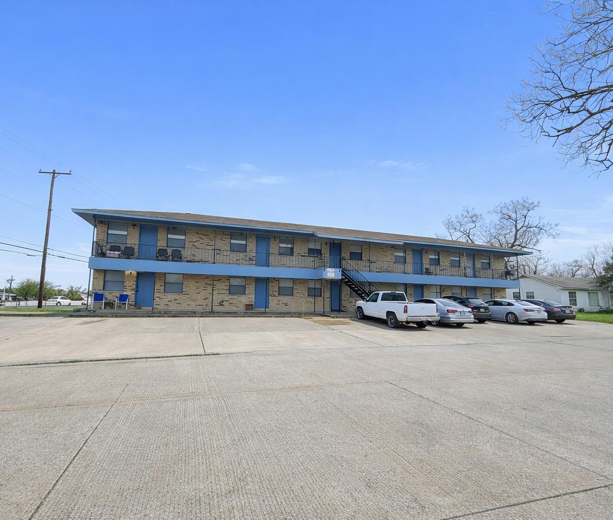 1706 W Cameron Ave, Rockdale, TX 76567 — photo 1