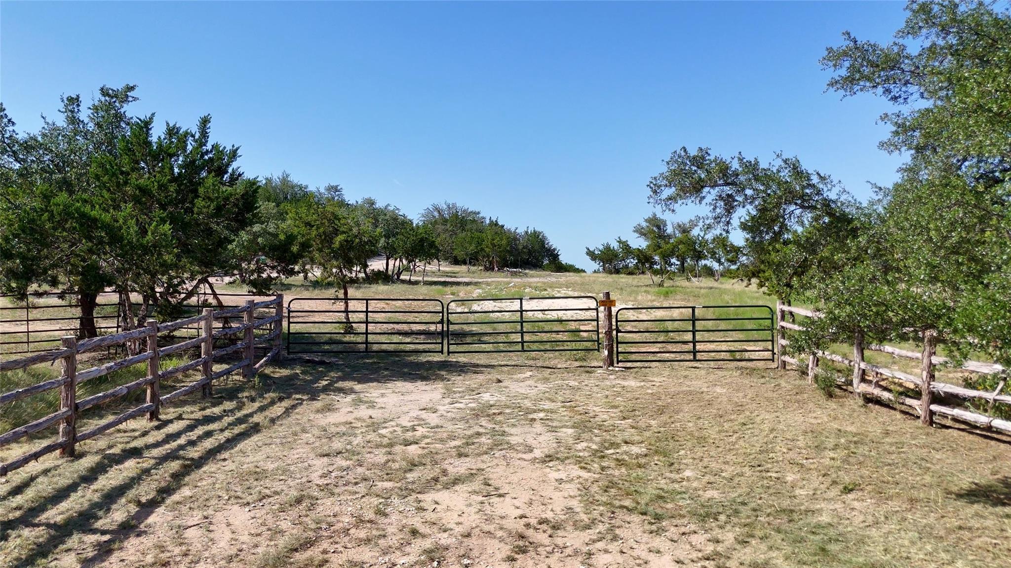8364 W Fitzhugh Rd, Dripping Springs, TX 78620 — photo 1