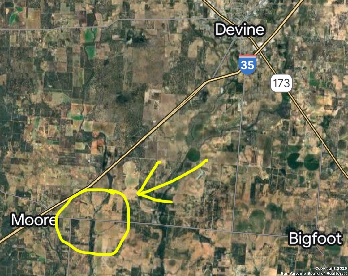 146 CR 2666, Moore, TX 78057 — photo 1