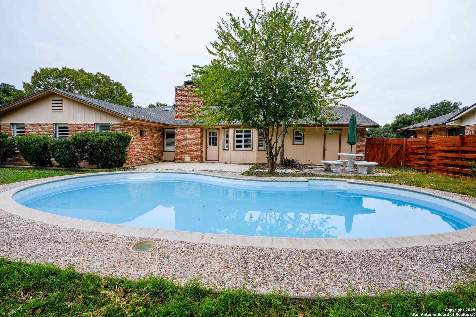 123 Granada, Universal City, TX 78148 — photo 1