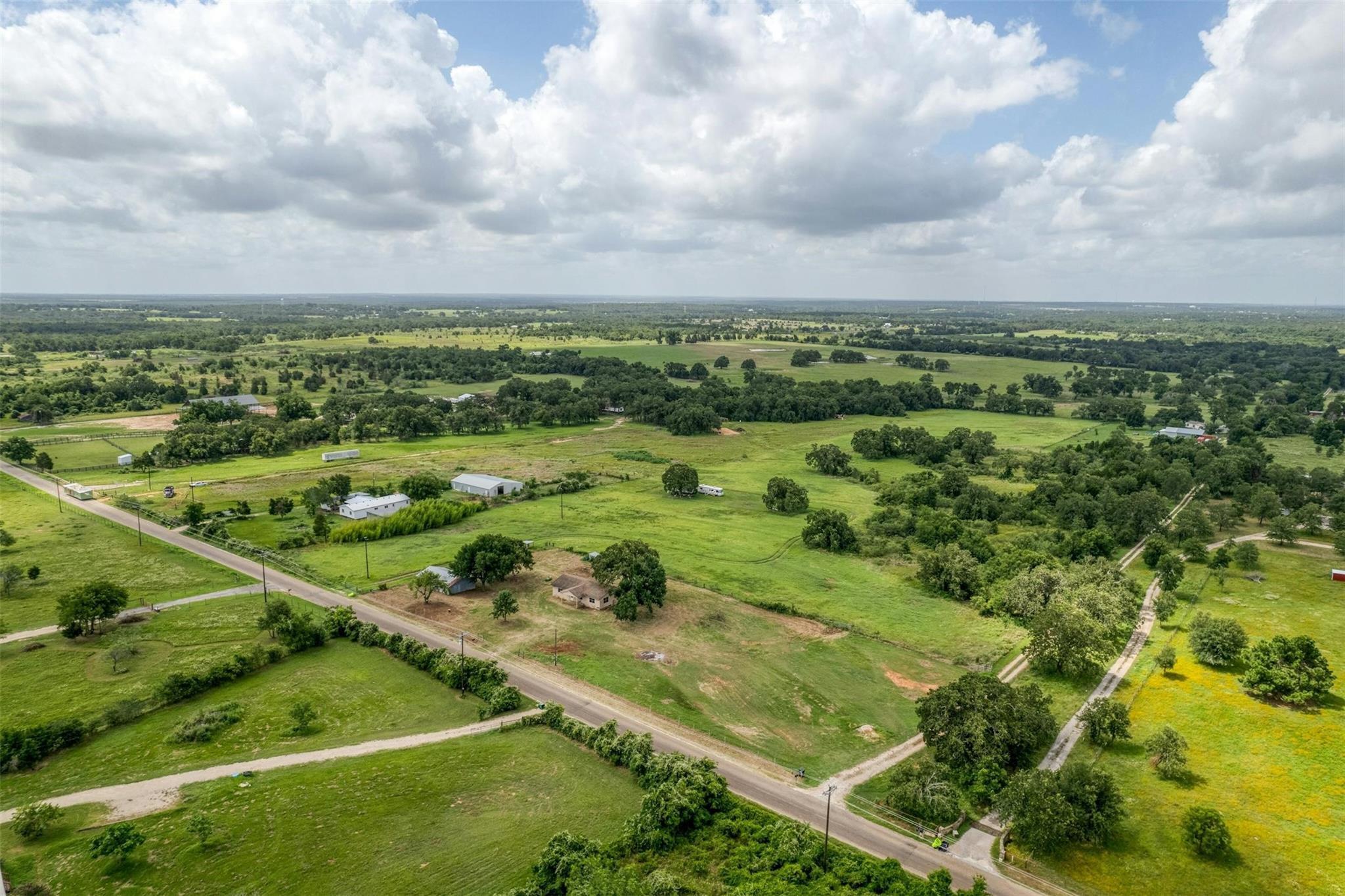 307 N County Line Rd, Elgin, TX 78621 — photo 1