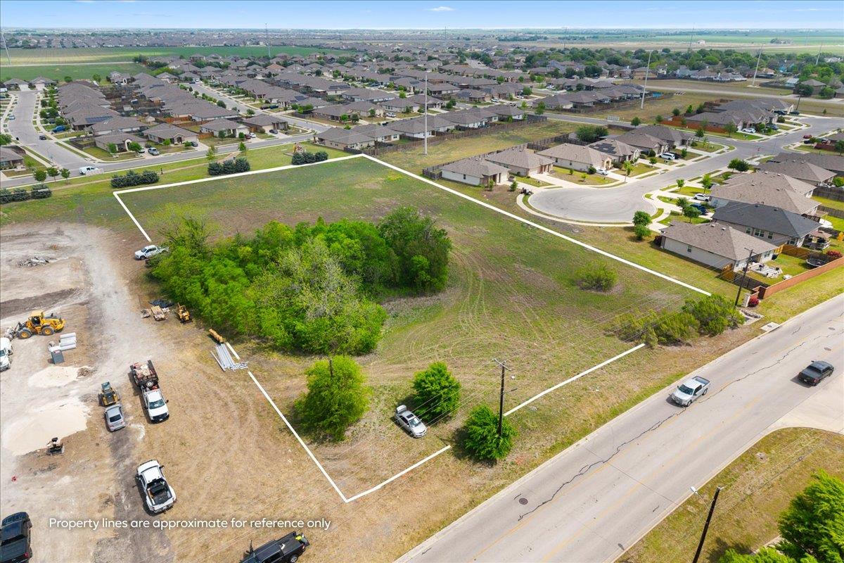 101  Mager Ln, Hutto, TX 78634 — photo 1