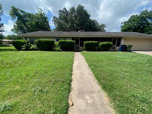 605 E Kerr St E, Burnet, TX 78611 — photo 1