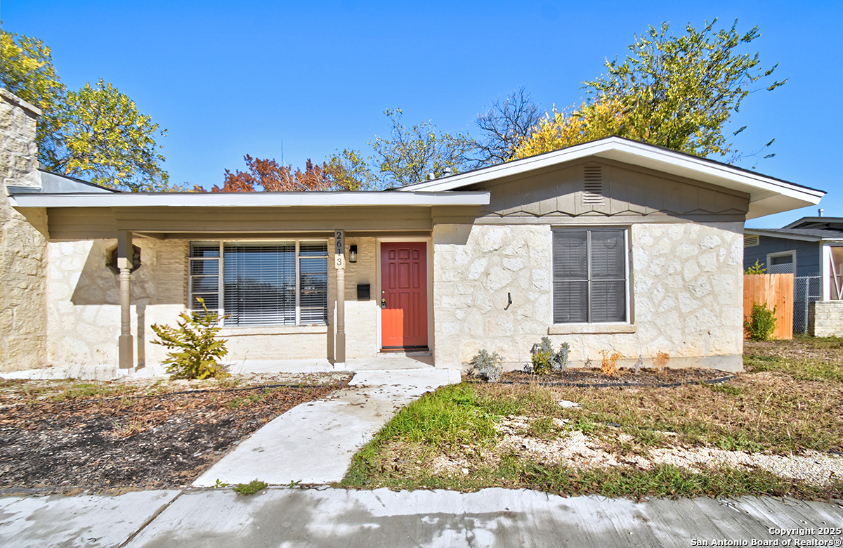 2613 W Summit Ave, San Antonio, TX 78228 — photo 1