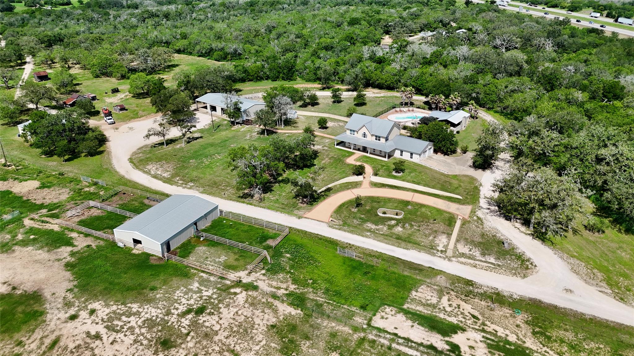 1175 Southern Way, Luling, TX 78648 — photo 1