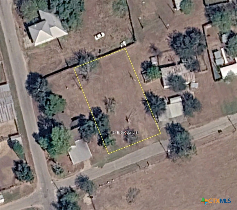 401 E Cleveland Street, Cuero, TX 77954 — photo 1