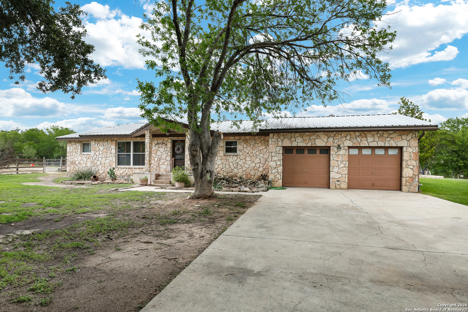 9950 Fm 471, LaCoste, TX 78039 — photo 1